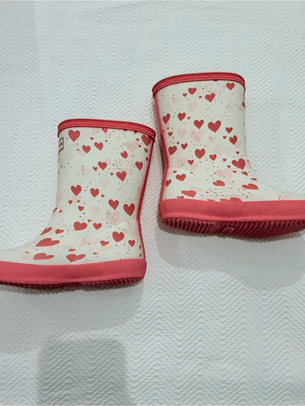 Hunter Kids Rain Boots, Ivory with Pink Hearts, Size 9 - Picture 5 of 12